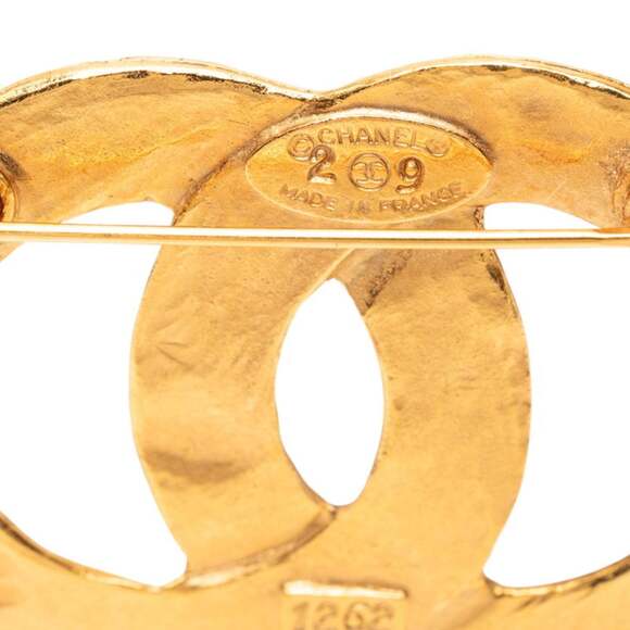 CHANEL Vintage Gold Logo Brooch - Picture 3 of 5